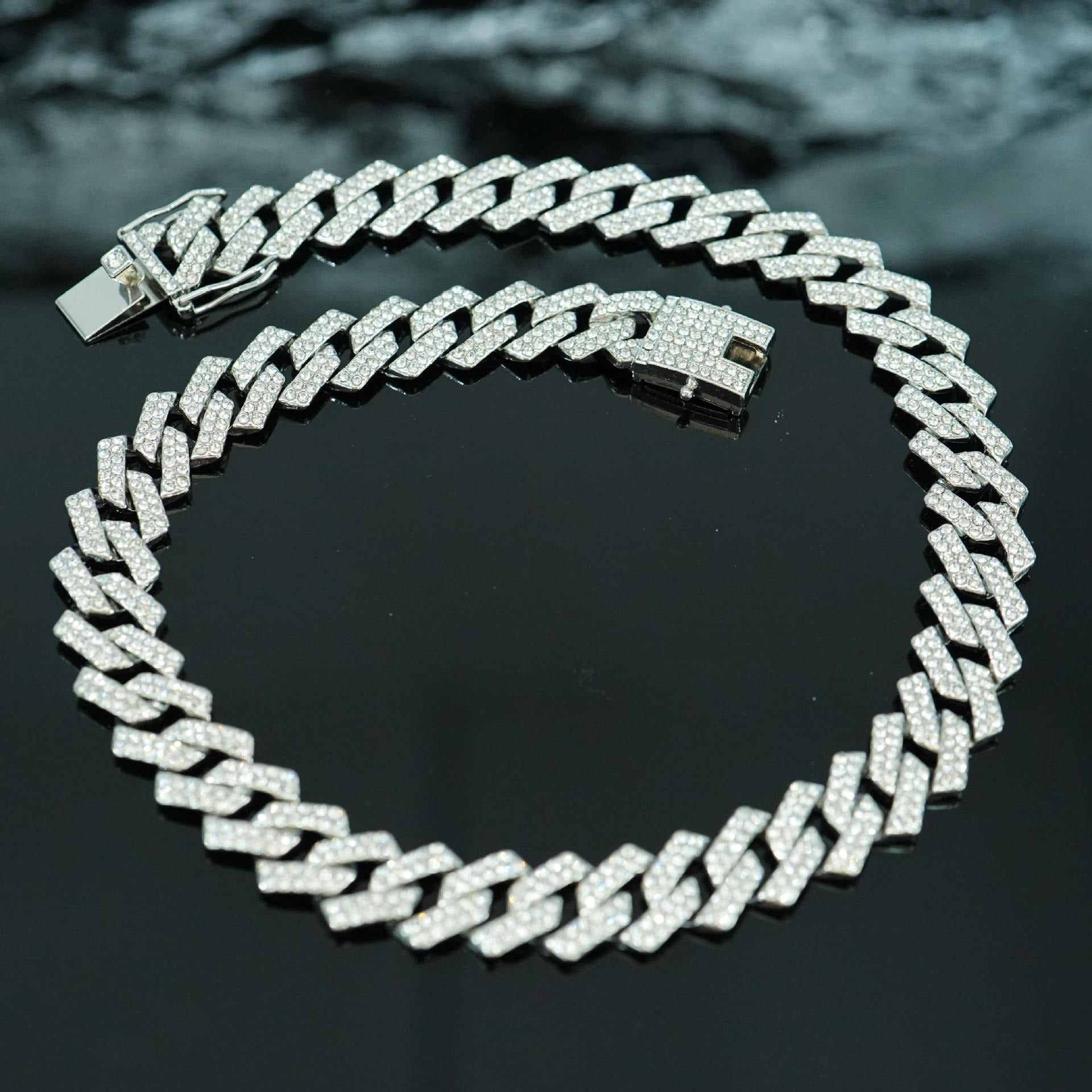 https://shineoss.oss-cn-hongkong.aliyuncs.com/wang/2025/06/07/08cd1c60-3a43-4317-be2b-0c246978a3ad.jpg