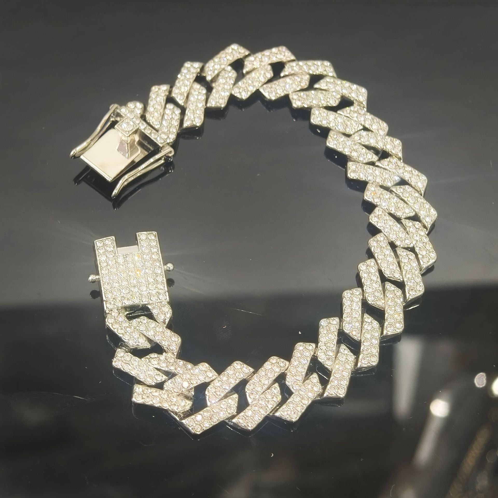 https://shineoss.oss-cn-hongkong.aliyuncs.com/wang/2025/06/07/ccbeb031-fdc8-40cb-ab91-b9129cdc9afa.jpg