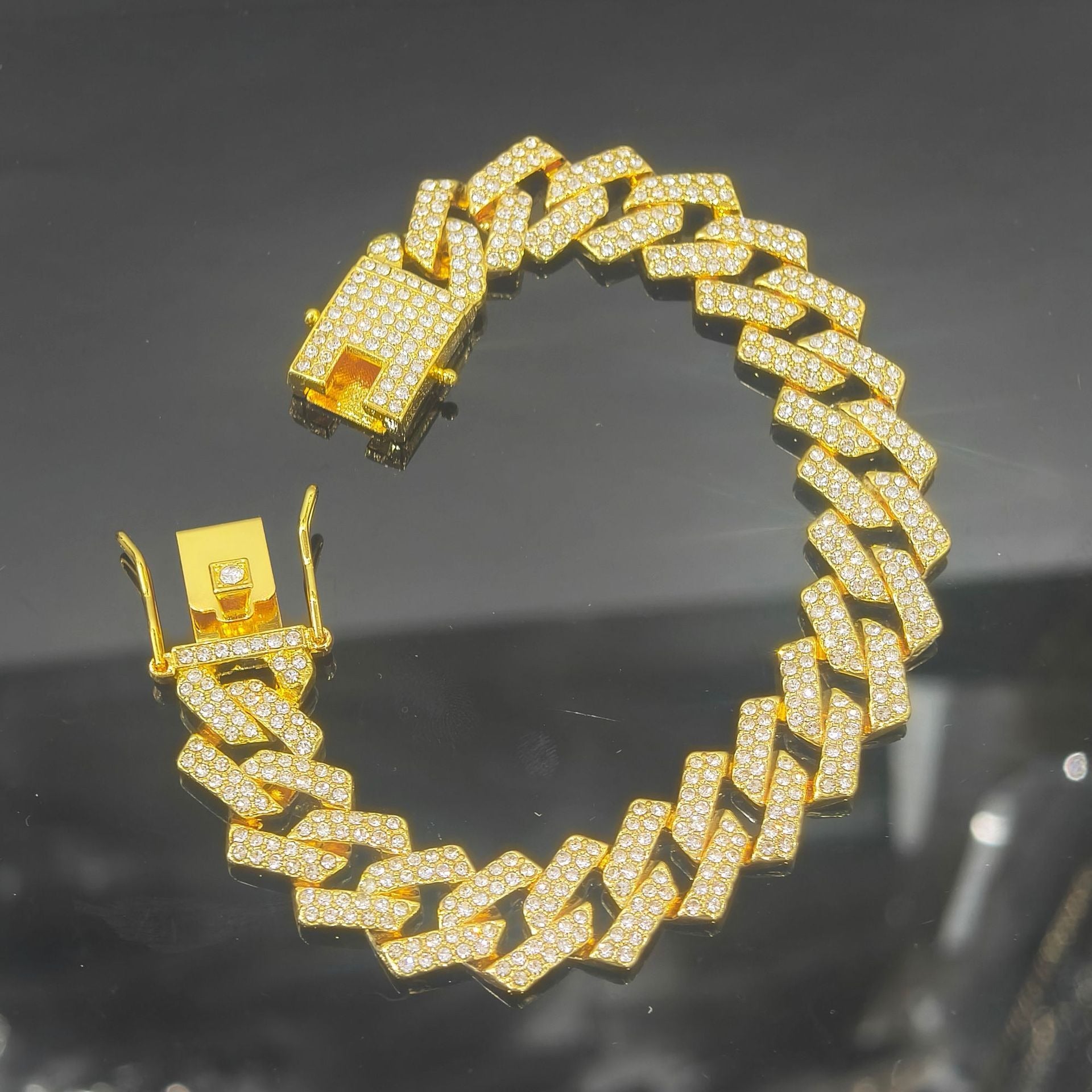 https://shineoss.oss-cn-hongkong.aliyuncs.com/wang/2025/06/07/dc07d140-a7cc-492c-a018-6978ce454368.jpg